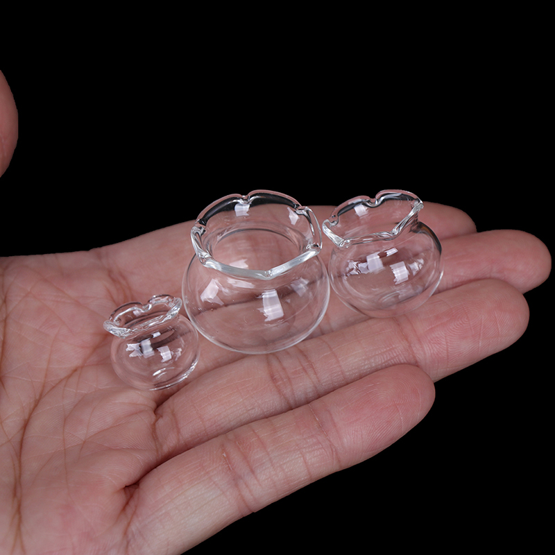Fish Toy In Aquarium - 1:12 Dollhouse Miniature Glass Fish Tank
